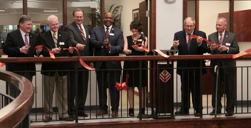 lyons-national-bank-ribbon-cutting